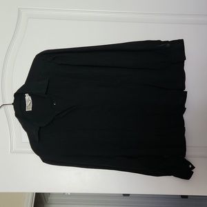 La Blouse black button down blouse, 6P